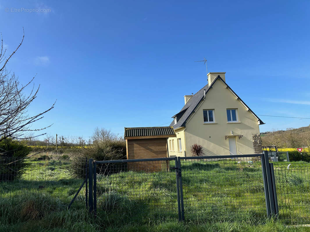 Maison à HENANBIHEN