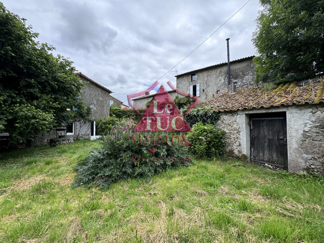 Maison à AZAY-SUR-THOUET