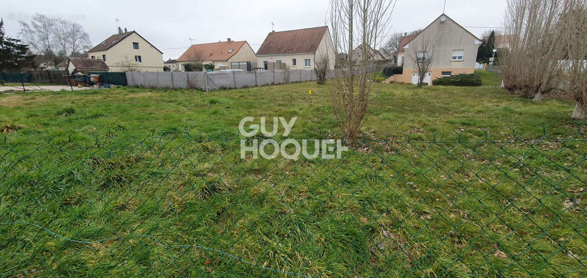 Terrain à SAINT-DENIS-LES-PONTS