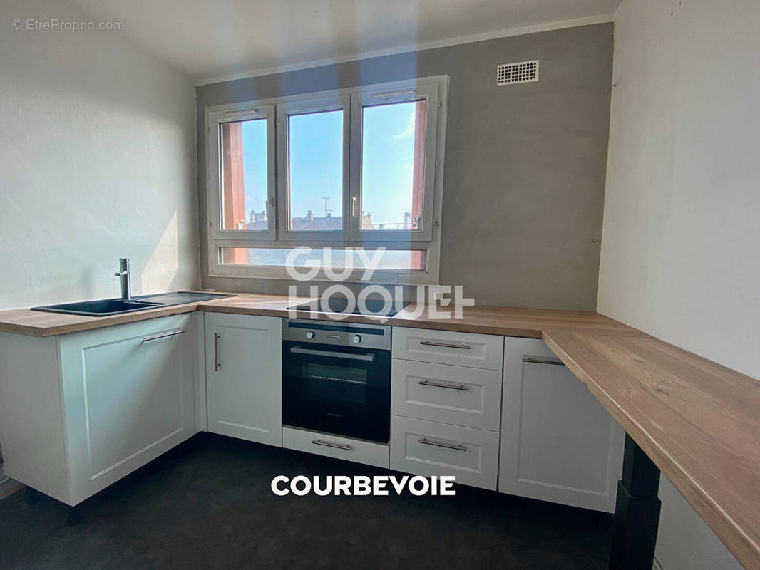 Appartement à COURBEVOIE