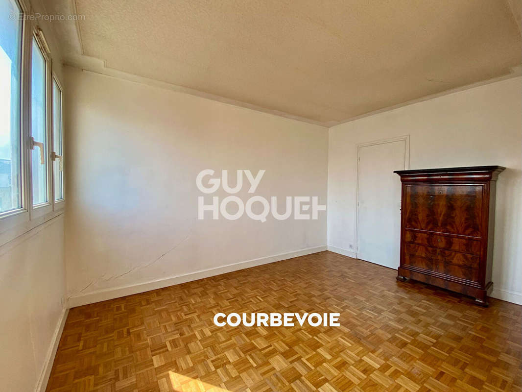 Appartement à COURBEVOIE