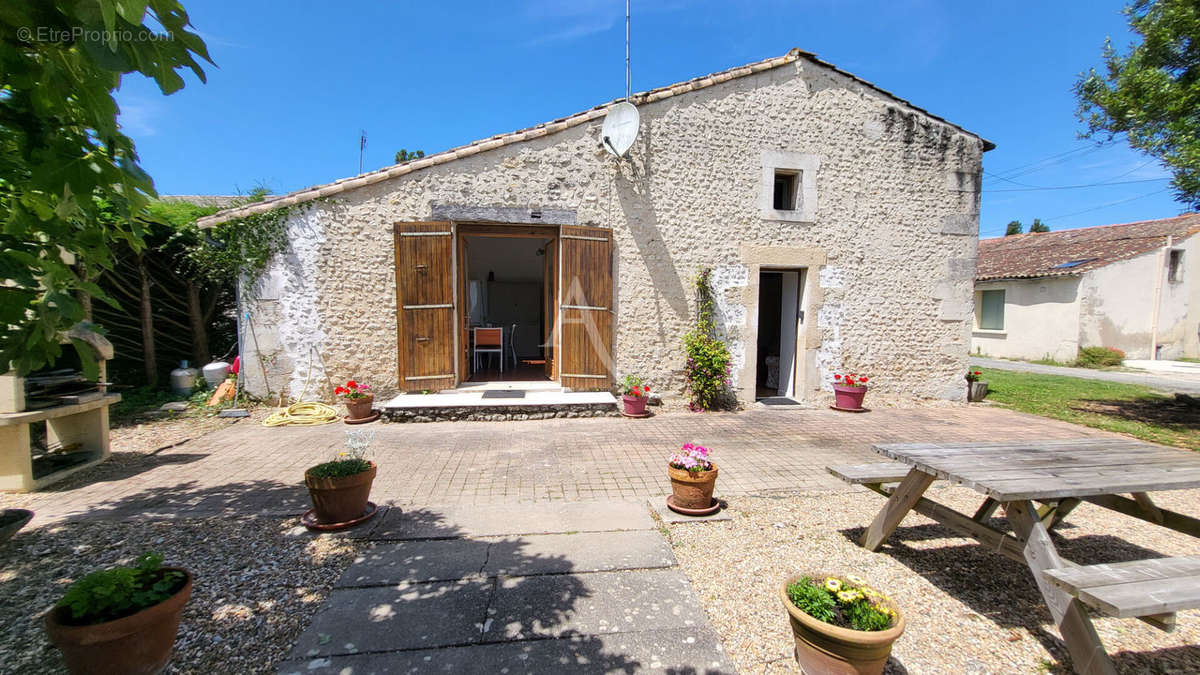 Maison à MORTAGNE-SUR-GIRONDE