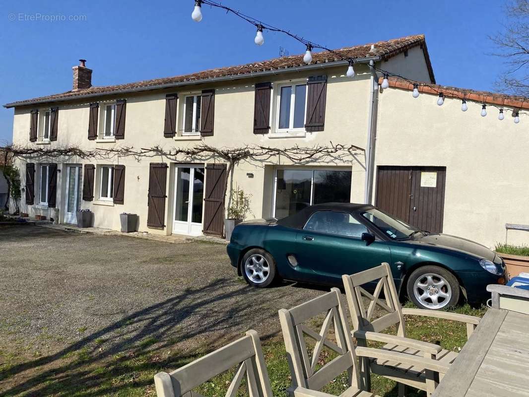 Maison à NANTEUIL-EN-VALLEE