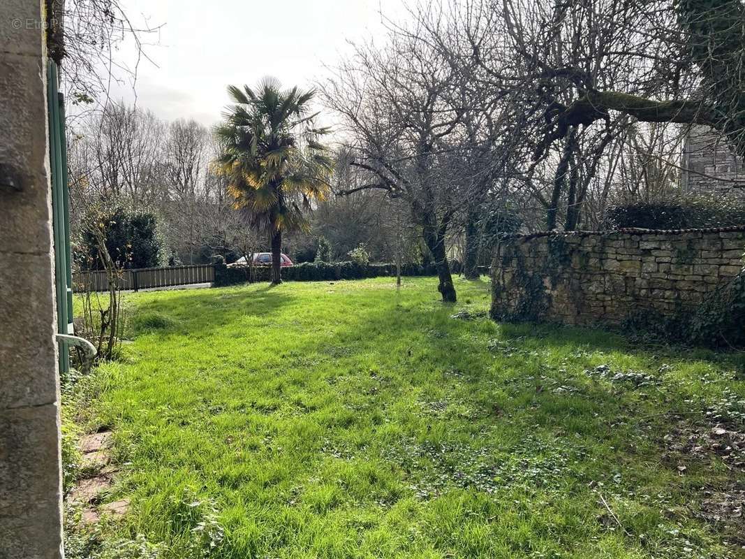 Maison à VERTEUIL-SUR-CHARENTE