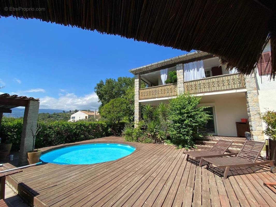 Appartement à MOUGINS