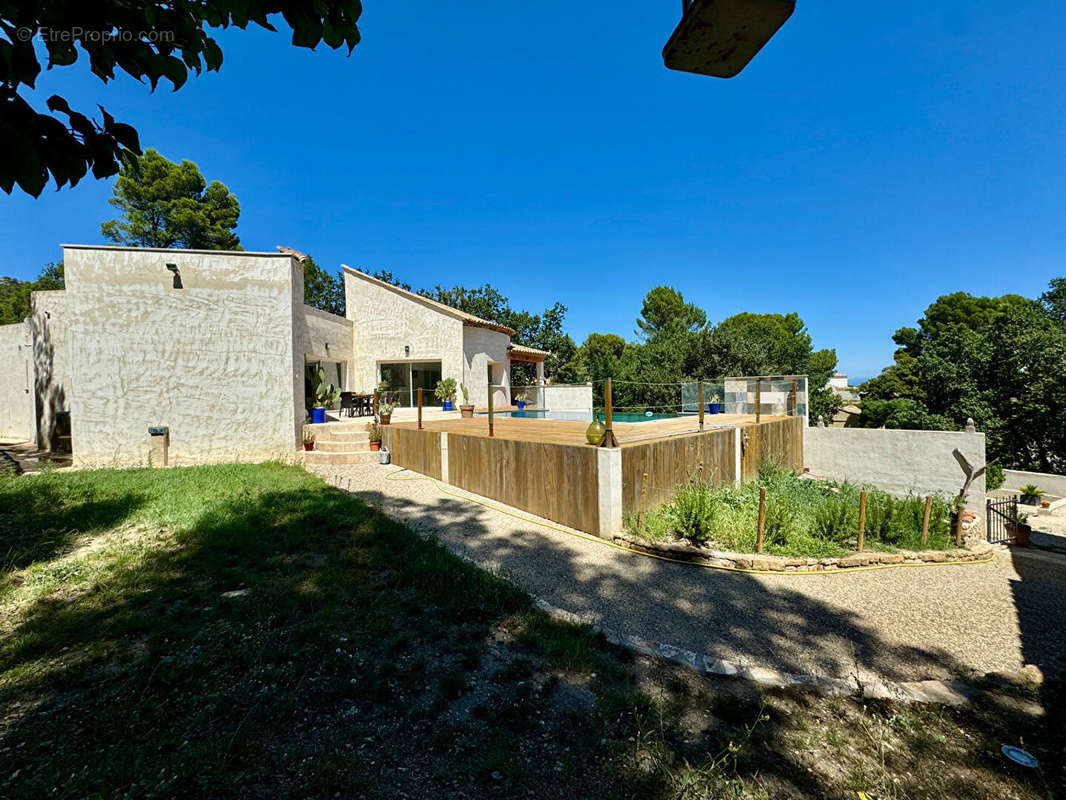 Maison à SAINT-LAURENT-DES-ARBRES