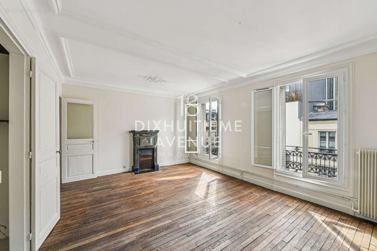 Appartement à PARIS-18E