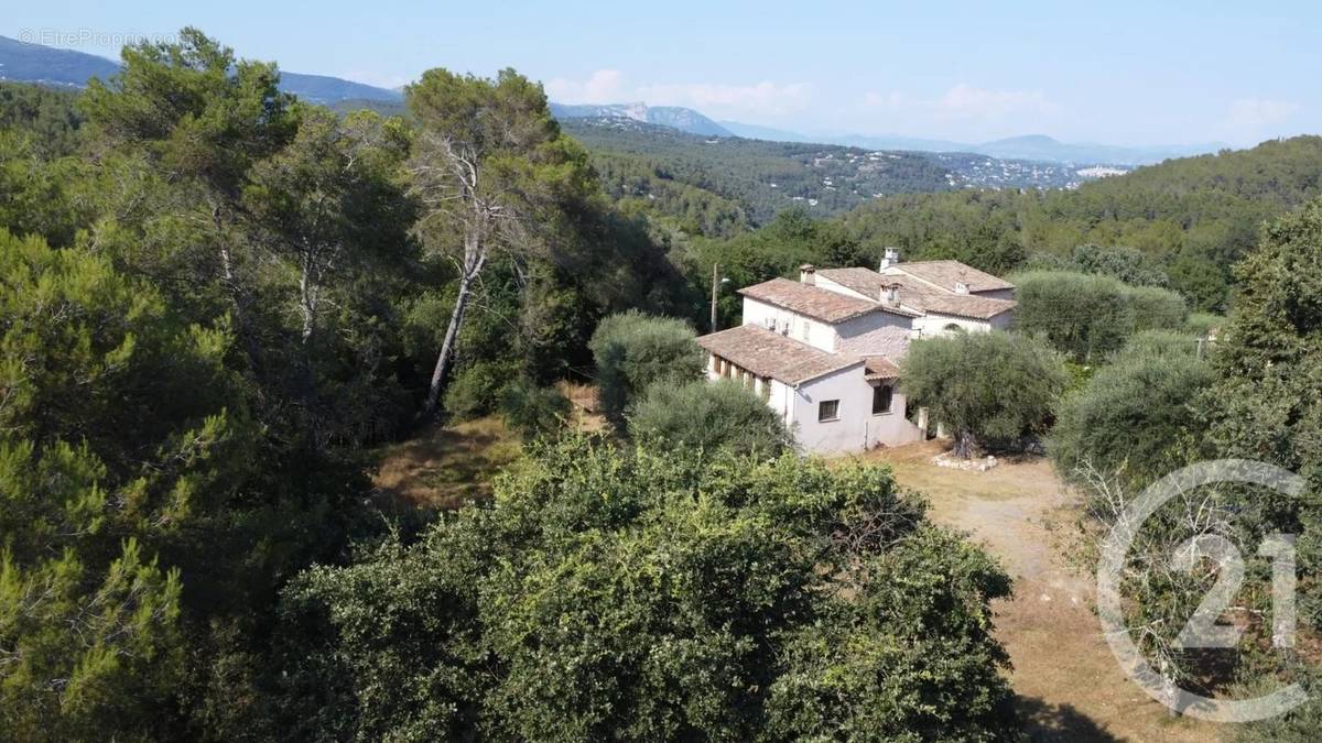 Maison à ROQUEFORT-LES-PINS