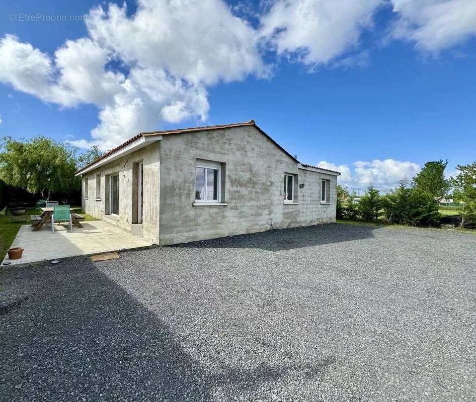 Maison à SAINT-BONNET-SUR-GIRONDE