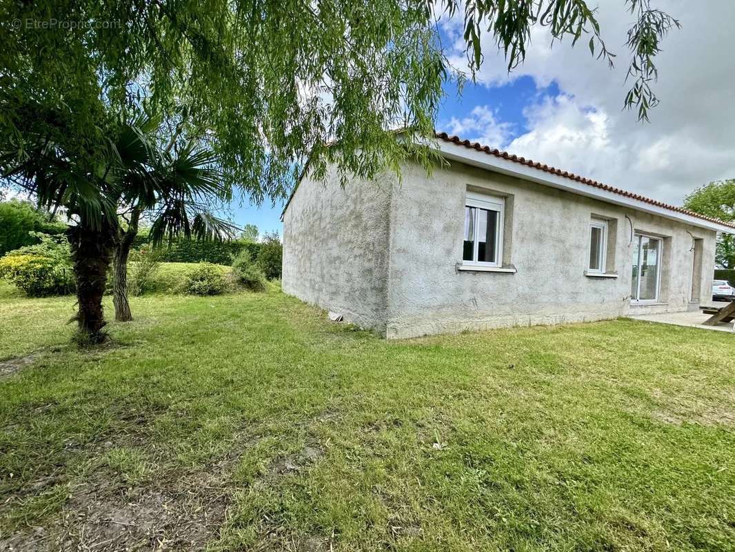 Maison à SAINT-BONNET-SUR-GIRONDE