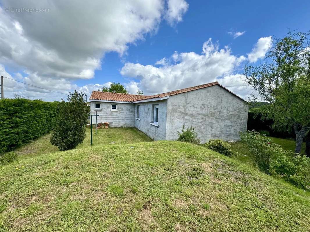 Maison à SAINT-BONNET-SUR-GIRONDE