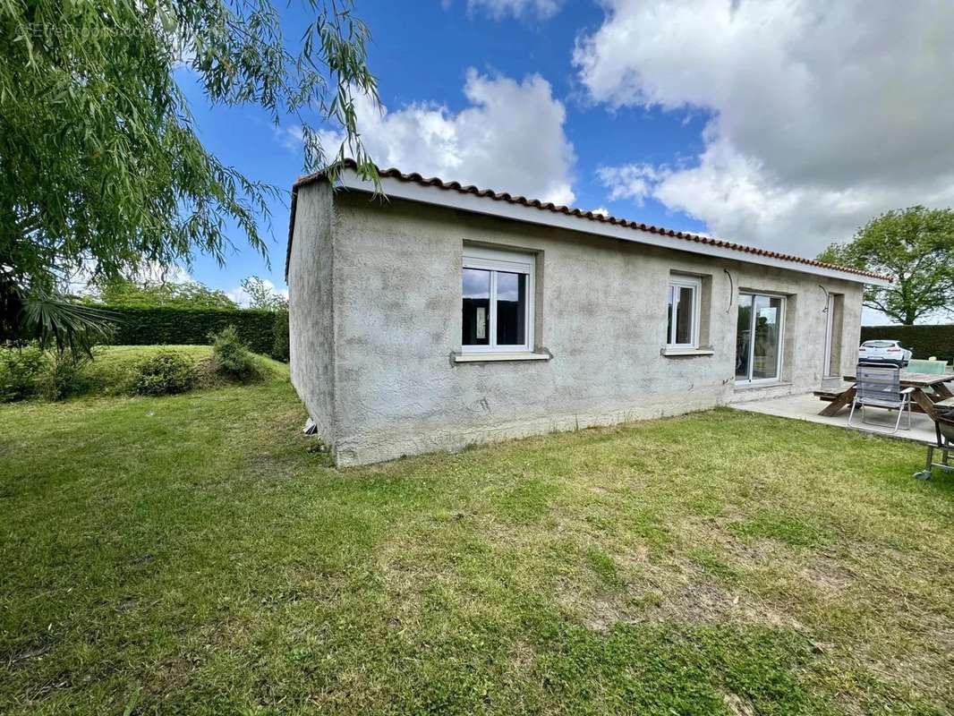 Maison à SAINT-BONNET-SUR-GIRONDE