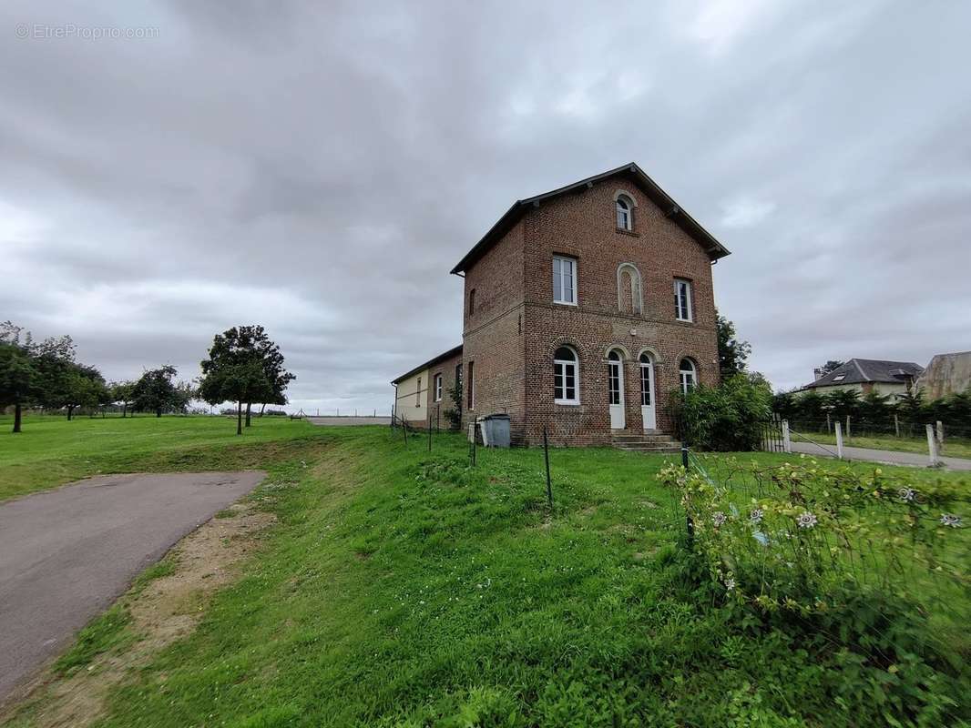 Maison à SAINT-CYR-DE-SALERNE