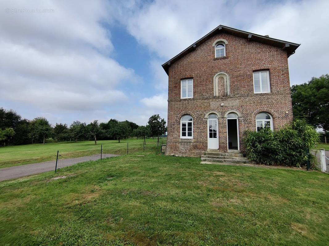 Maison à SAINT-CYR-DE-SALERNE