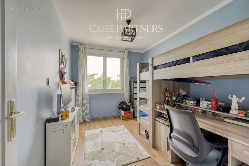 Appartement a louer rueil-malmaison - 4 pièce(s) - 93 m2 - Surfyn