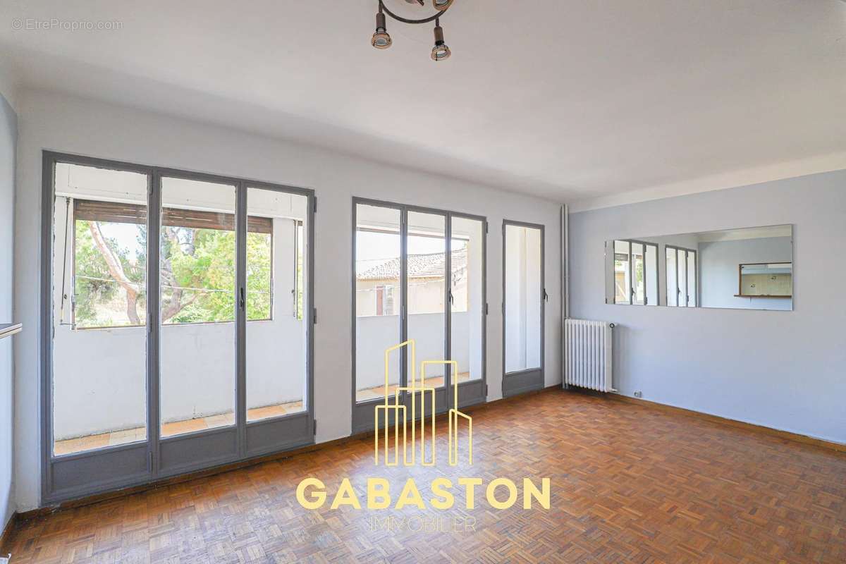 Appartement à MARSEILLE-4E