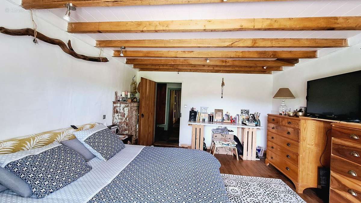 bedroom 1 chambre - Maison à LOUBERSAN