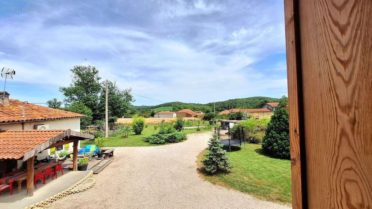 view of garden/ vues du jardin - Maison à LOUBERSAN