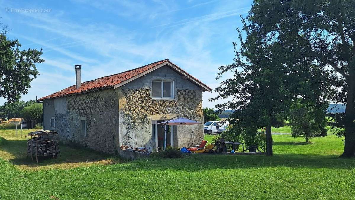 views of terrace/ veus de la terrace - Maison à SAINT-OST