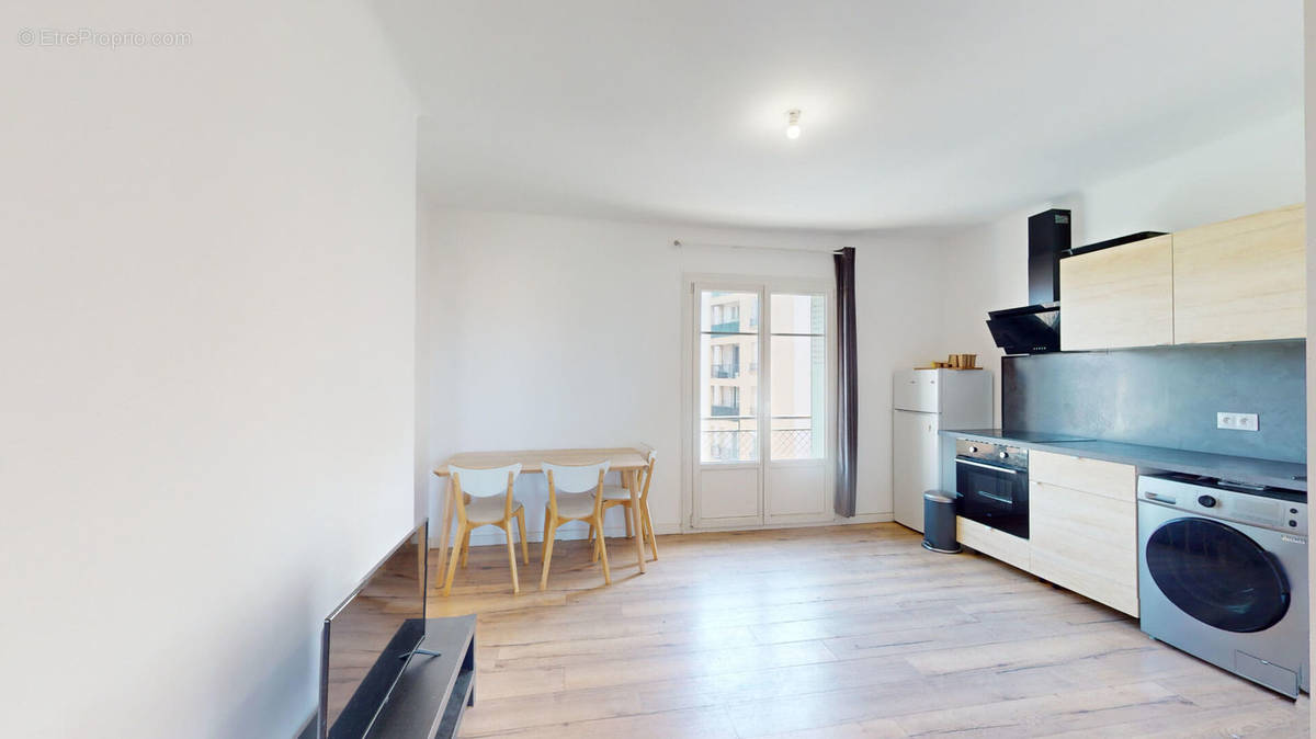 Appartement à MARSEILLE-4E