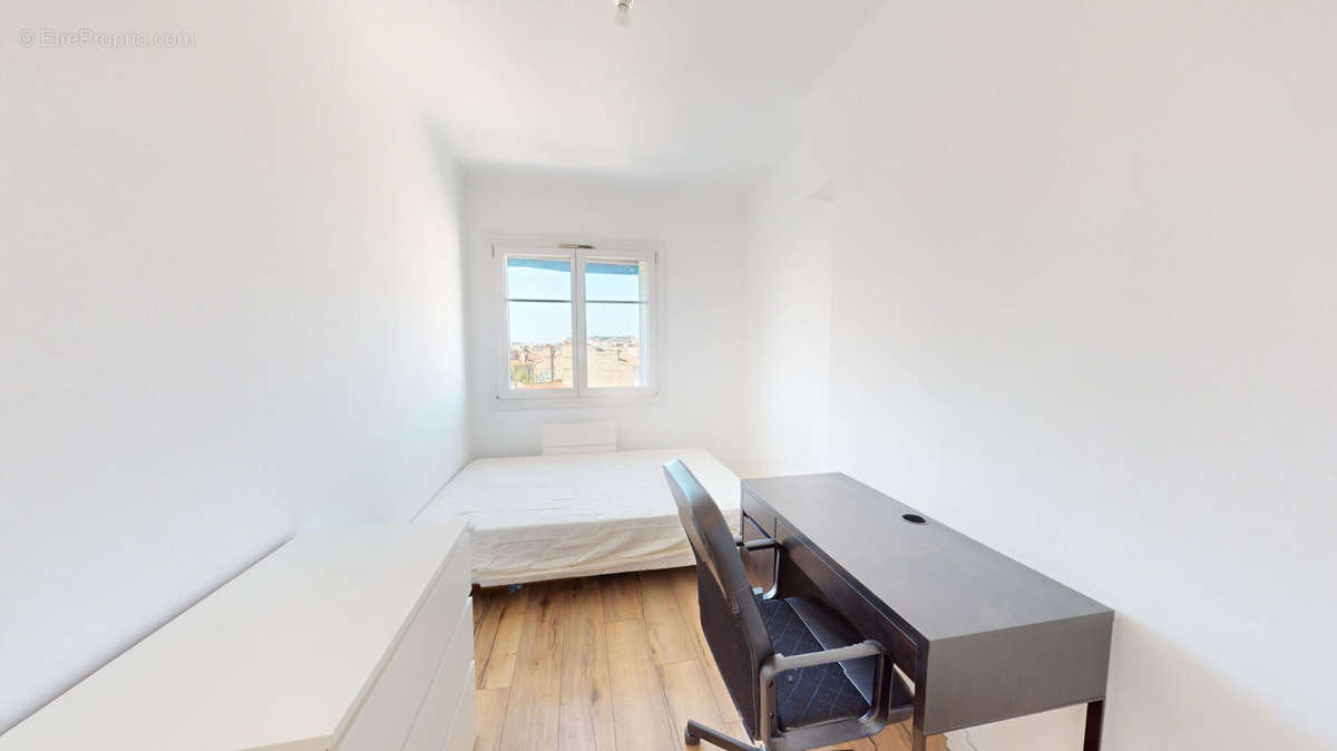 Appartement à MARSEILLE-4E