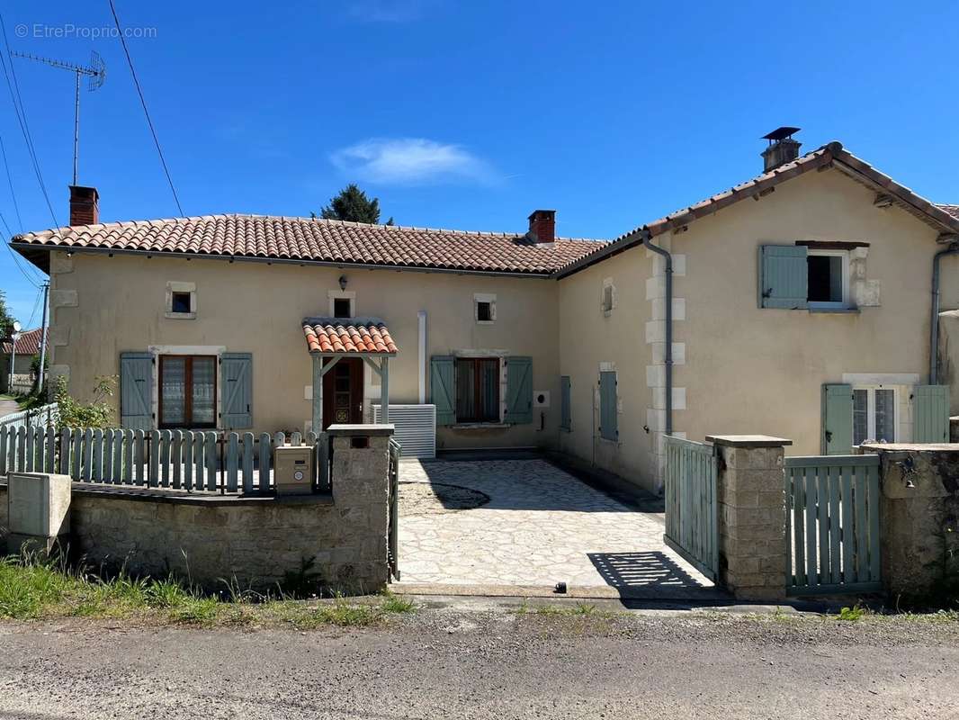 Maison à NANTEUIL-EN-VALLEE