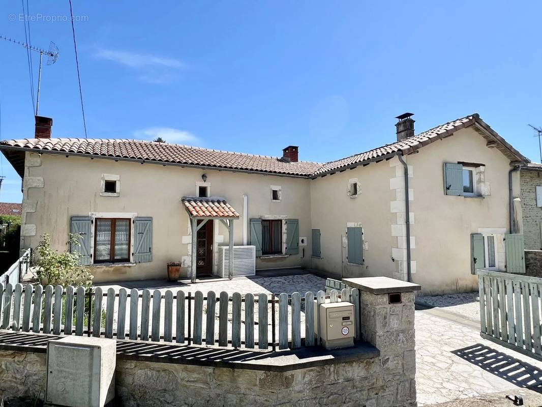 Maison à NANTEUIL-EN-VALLEE