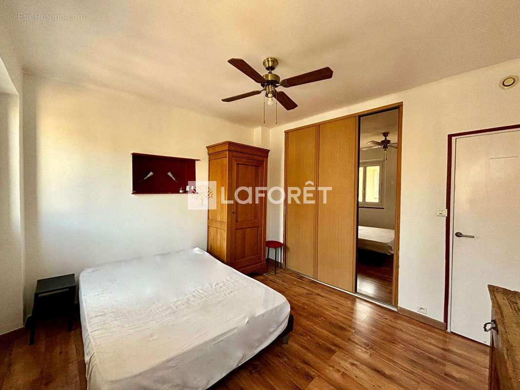 Appartement à MARSEILLE-1E