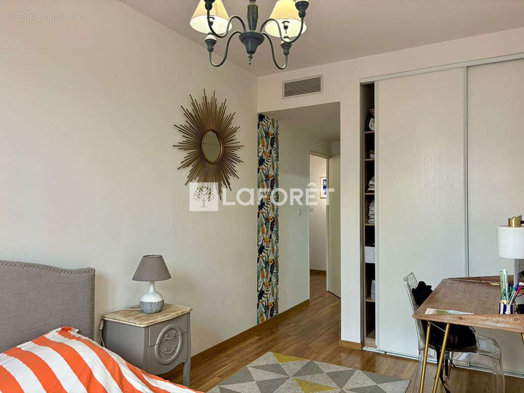 Appartement à MARSEILLE-2E