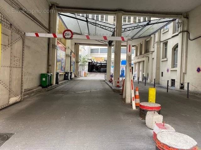 Parking à PARIS-17E