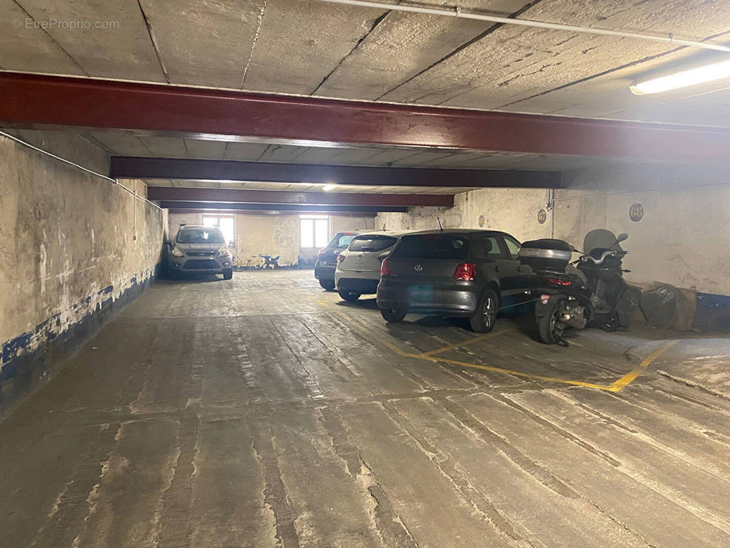 Parking à MARSEILLE-7E