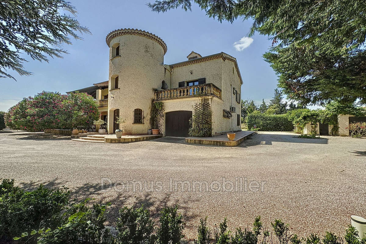 Maison à ENTRAIGUES-SUR-LA-SORGUE