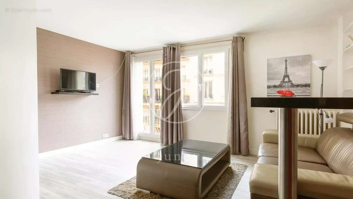 Appartement à PARIS-16E