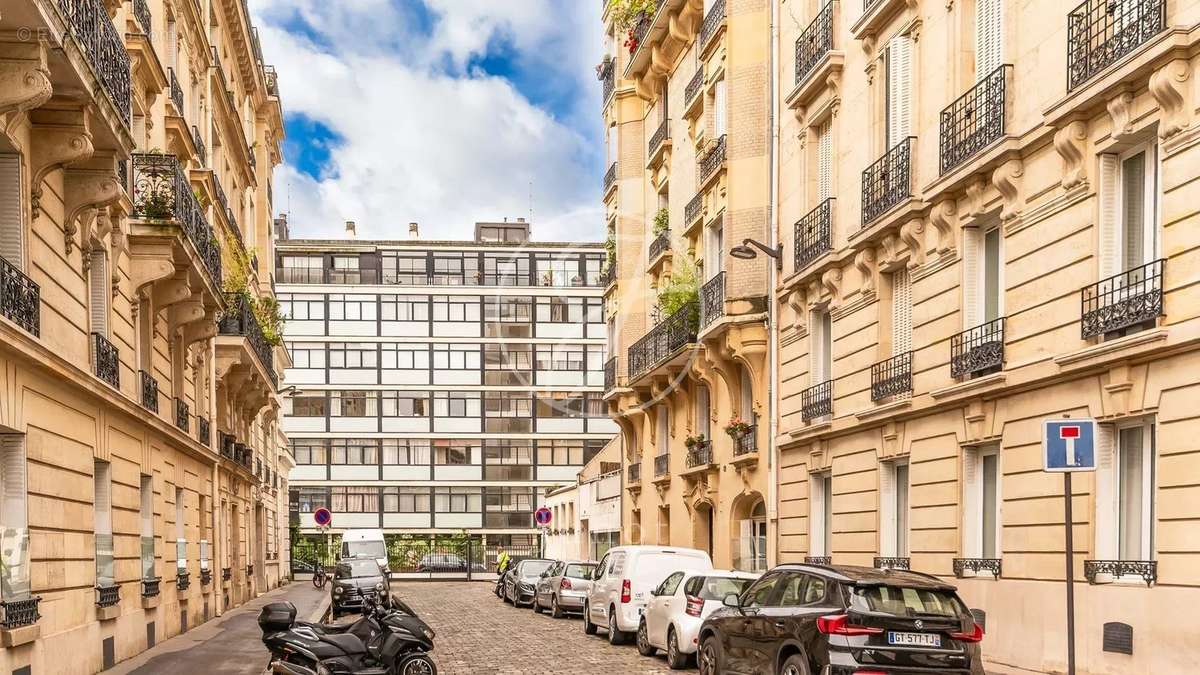 Appartement à PARIS-16E