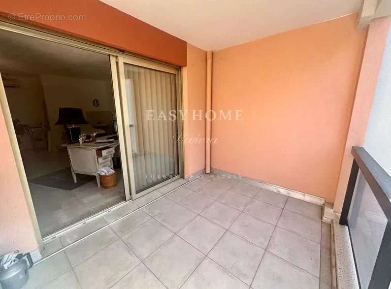 Appartement à MOUGINS