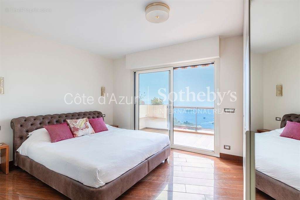 Appartement à ROQUEBRUNE-CAP-MARTIN