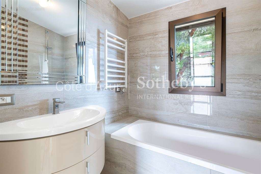 Appartement à ROQUEBRUNE-CAP-MARTIN