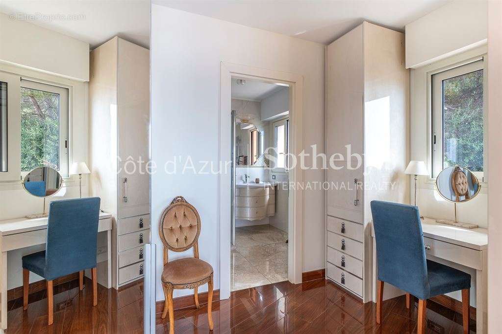 Appartement à ROQUEBRUNE-CAP-MARTIN