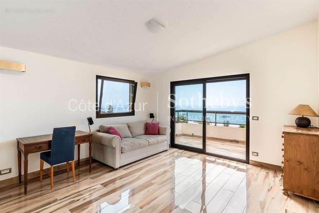 Appartement à ROQUEBRUNE-CAP-MARTIN