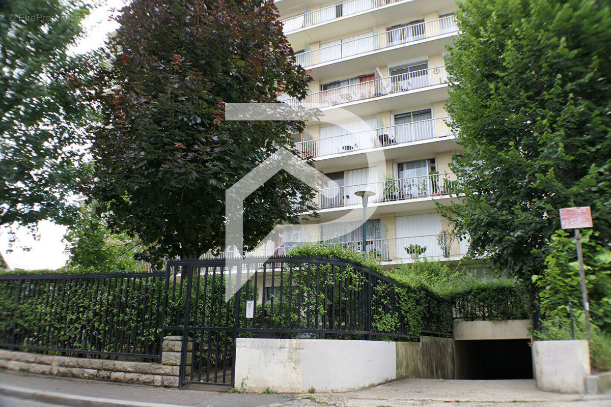 Parking à MONTREUIL