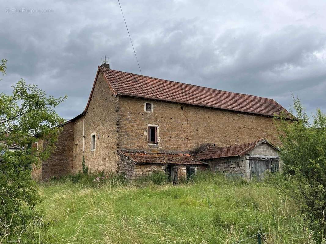 Maison à LA CHAPELLE-SOUS-BRANCION