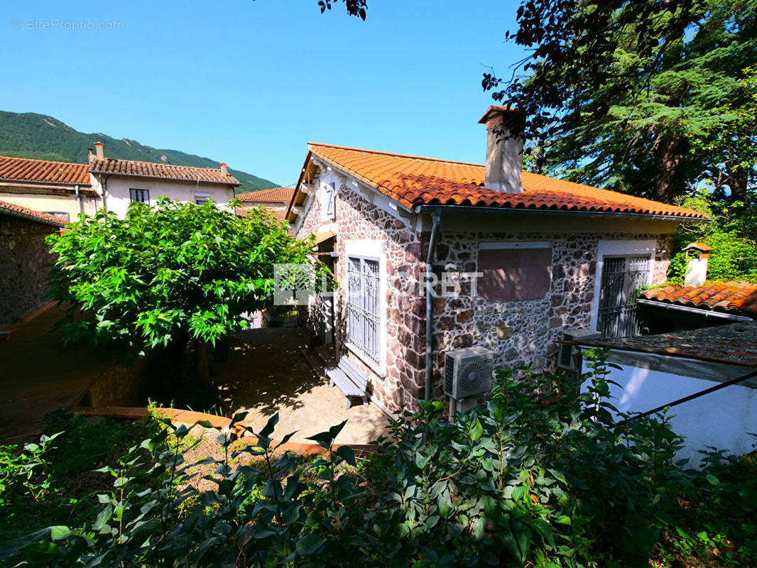 Maison à SAINT-LAURENT-DE-CERDANS