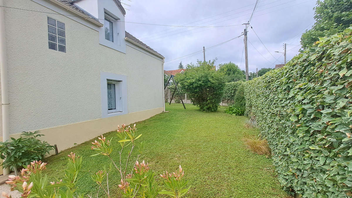 Maison à SAINT-REMY-LES-CHEVREUSE