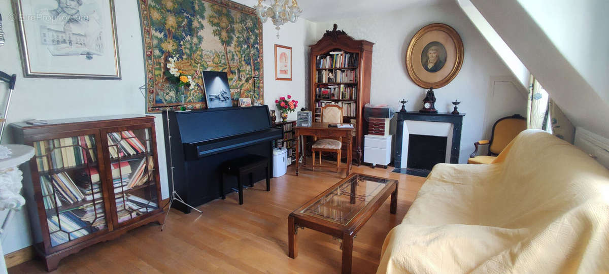 Appartement à PARIS-8E