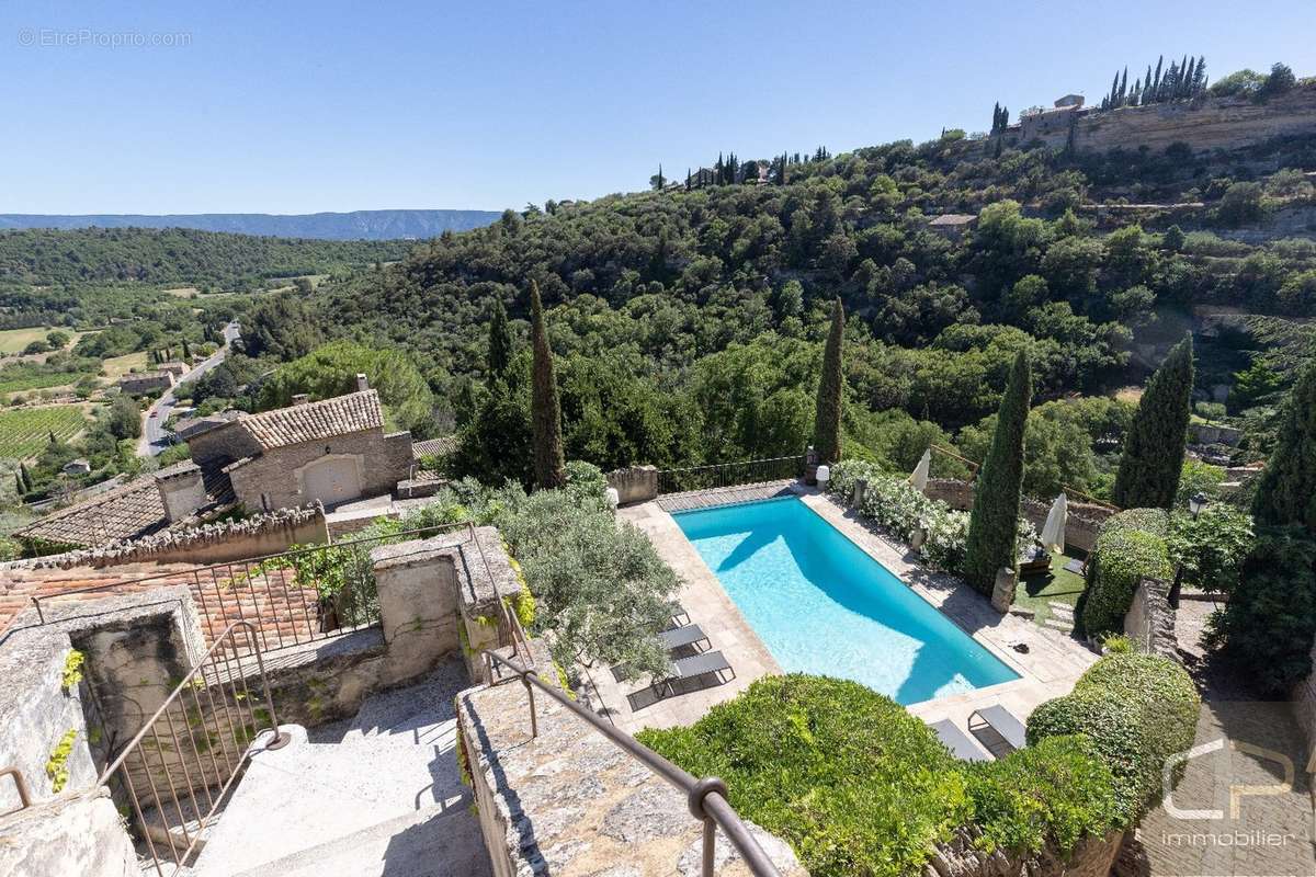 Maison à GORDES