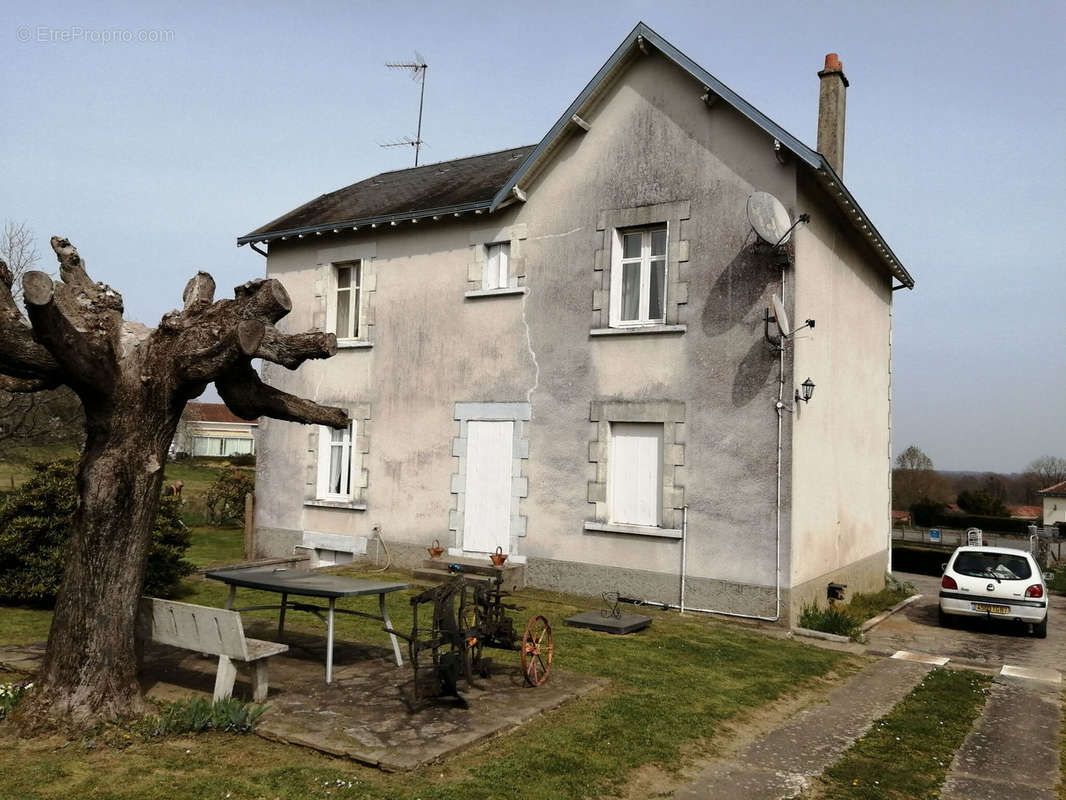 Maison à LADIGNAC-LE-LONG