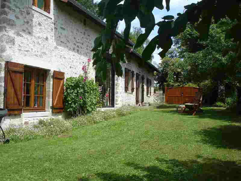 Maison à LA CHAPELLE-MONTBRANDEIX