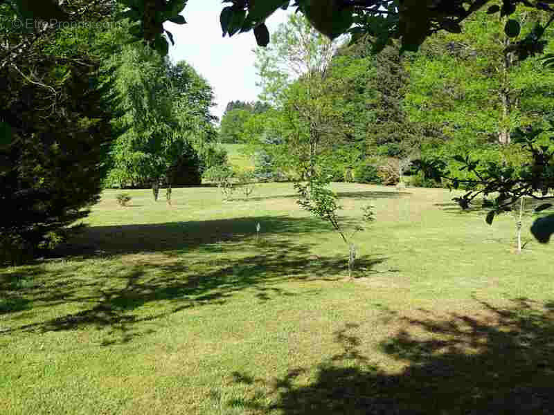 Maison à LA CHAPELLE-MONTBRANDEIX