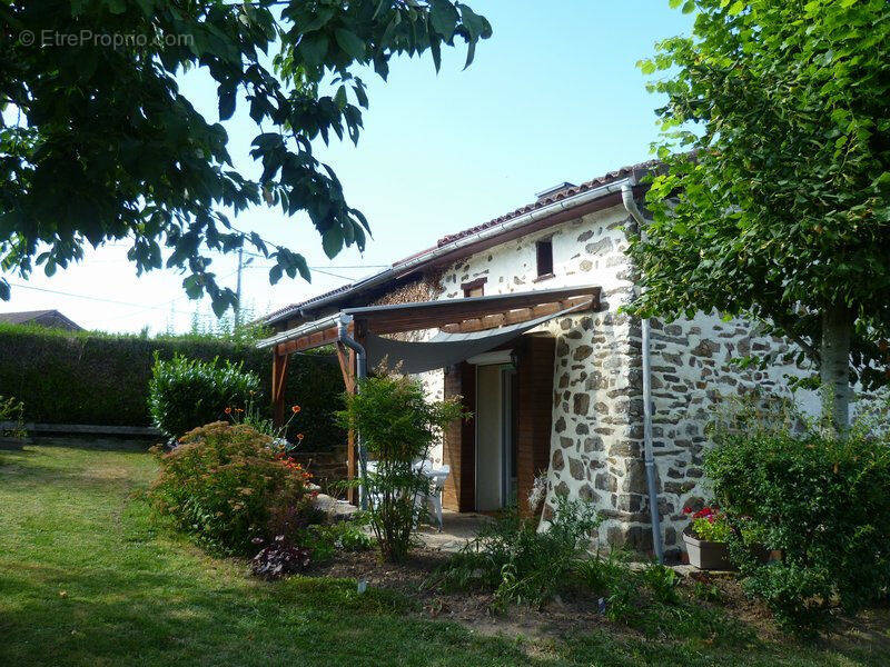 Maison à ORADOUR-SUR-VAYRES