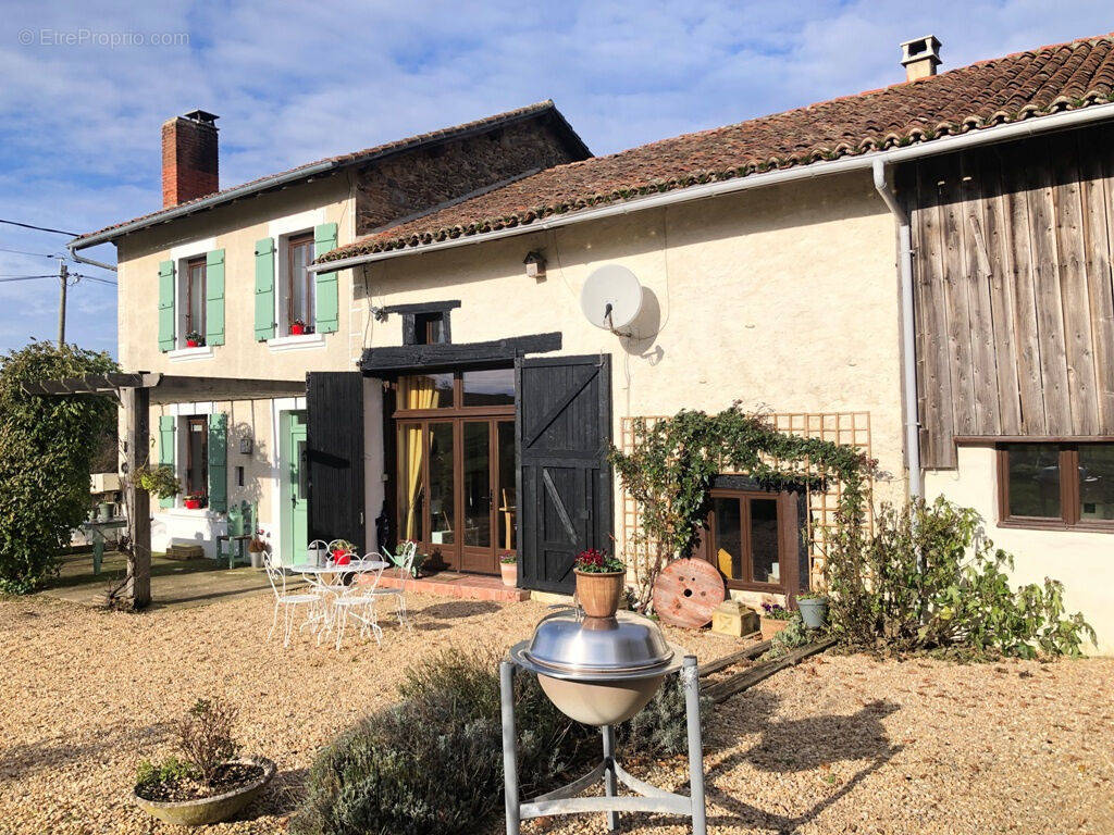 Maison à ORADOUR-SUR-VAYRES